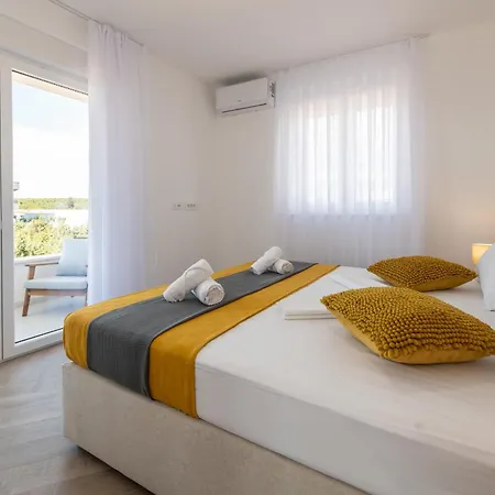 Pool Apartments Lux Novalja Exterior photo