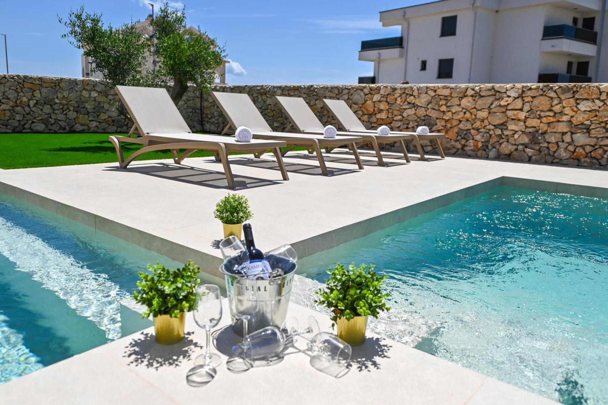 Appartement Pool Lux Novalja