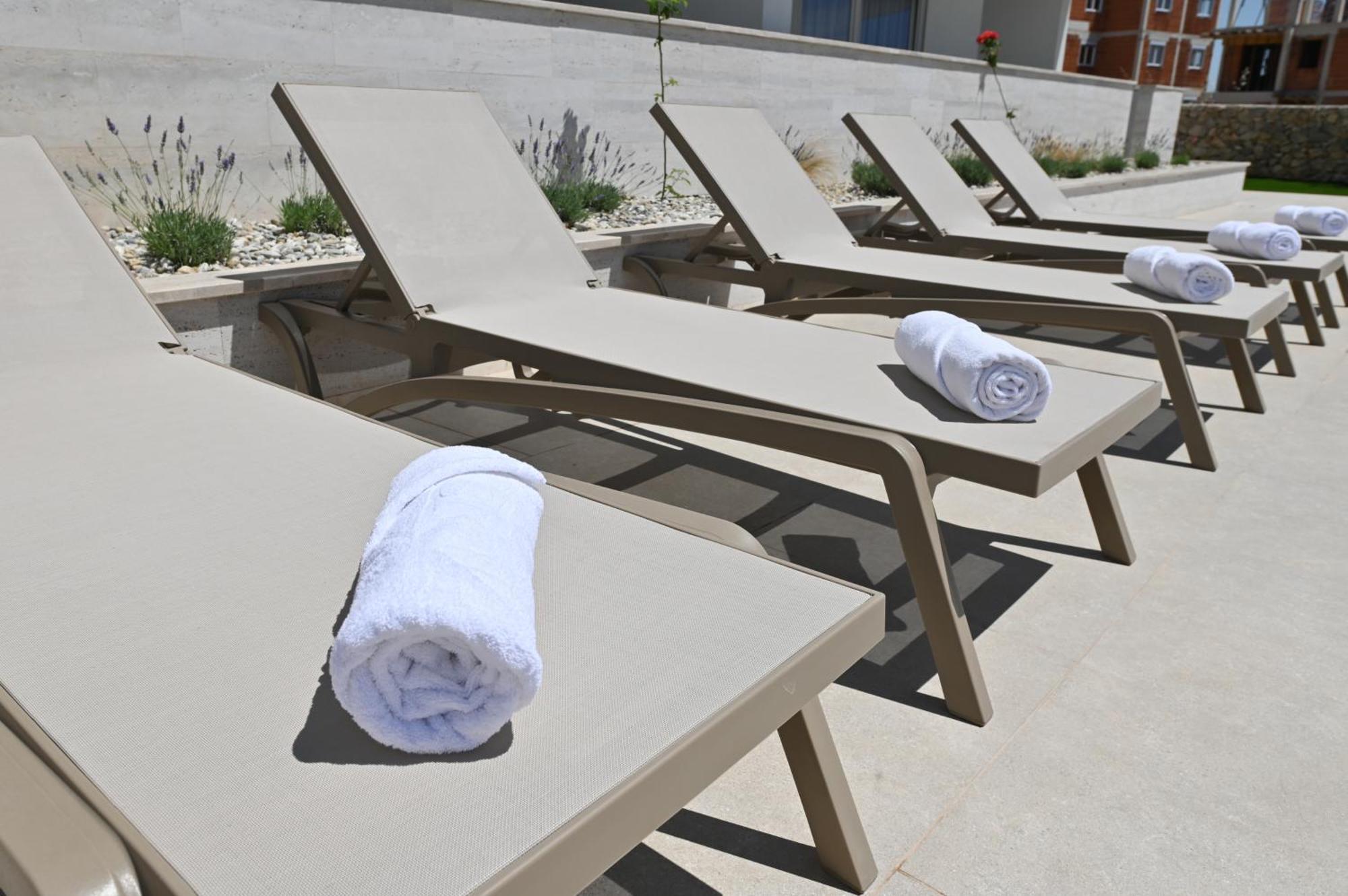 Apartment Pool Lux Novalja
