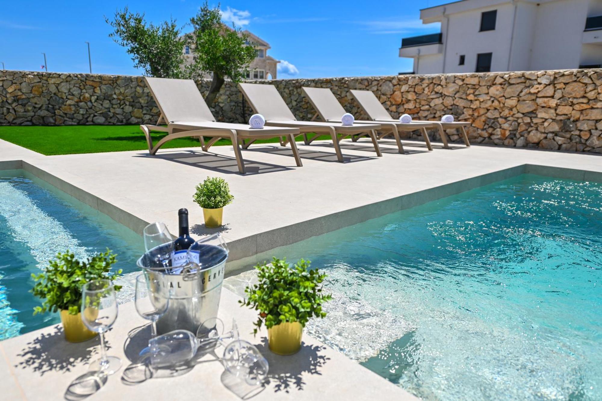 Pool Lux Apartment Novalja